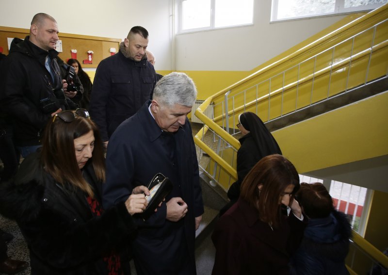 Čović odgovorio na optužbe o organiziranju autobusa za glasače u BiH