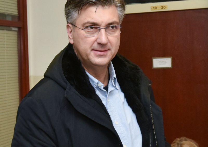 Plenković kod Macrona u Parizu, ovo će biti teme sastanka