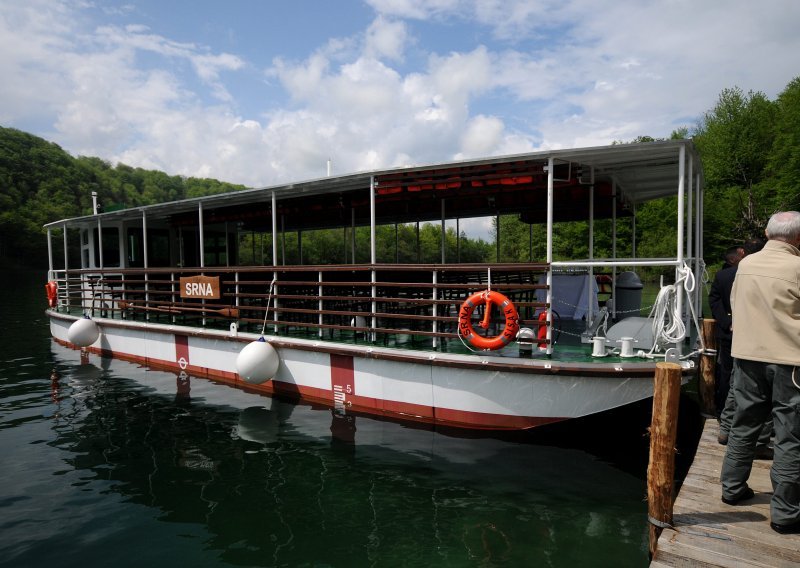 Turiste na Pltivicama vozit će brod na električni pogon