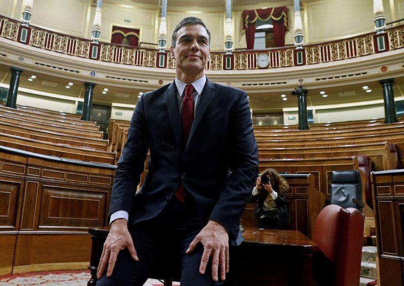 Sánchez preuzeo novi mandat, obećao veće minimalne plaće i mirovine