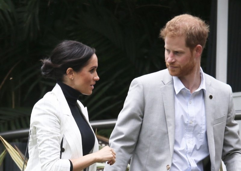 Još ništa od dogovora: Princ Harry do daljnjeg ostaje u Londonu, a čini se da se Meghan time ne zamara, ona u Kanadi nastavlja provoditi svoj naum