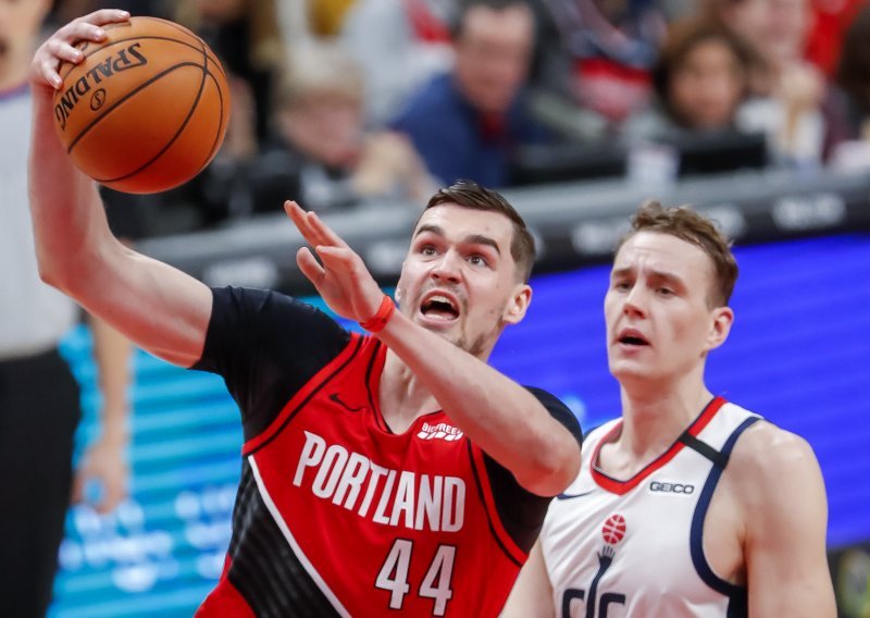 [VIDEO] U porazu Portlanda Mario Hezonja oduševio navijače atraktivnim letom prema košu pa se zamalo teško ozlijedio!