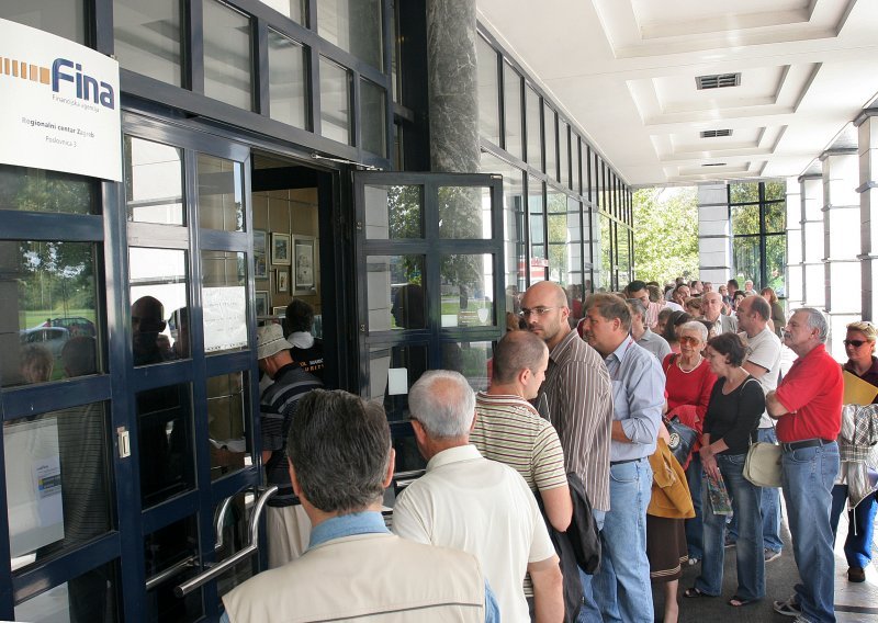 U blokadi je i pet posto državnih službenika i namještenika