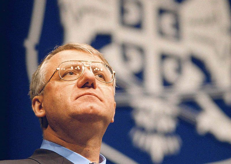 20,000 Radicals gather in Belgrade in support of Seselj