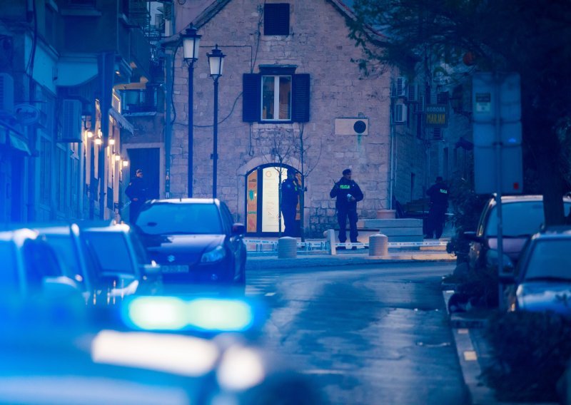 Ubojica je šetao Splitom i pucao. Policija se oglasila priopćenjem. Tko je zakazao i što bi bilo da je bila sezona?