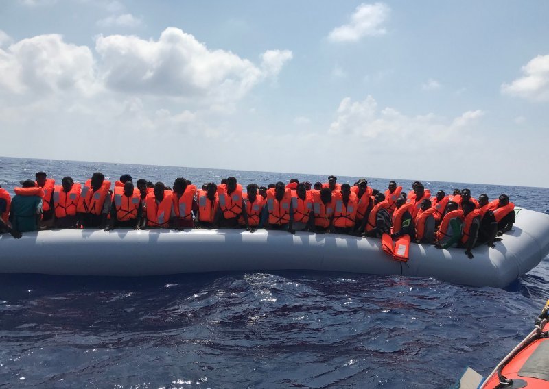Grčka će testirati plutajuće barijere protiv migranata