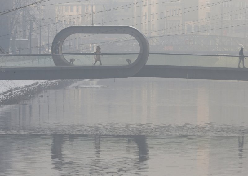 U Sarajevu zbog onečišćenja zraka besplatan prijevoz tramvajima i trolejbusima