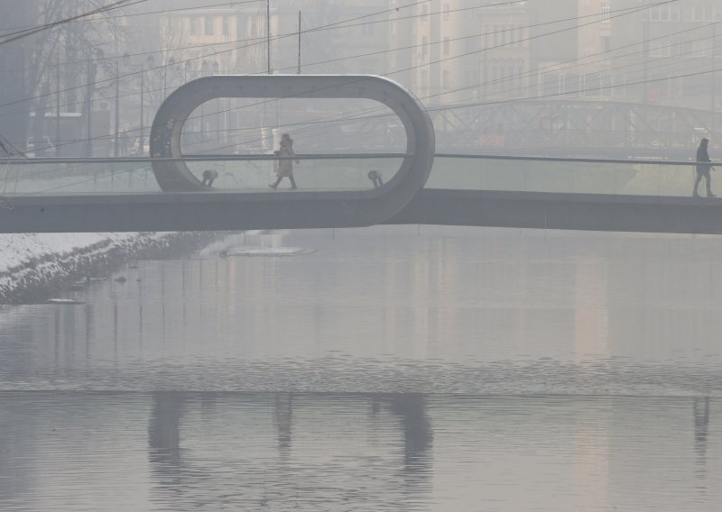 U Sarajevu zbog onečišćenja zraka besplatan prijevoz tramvajima i trolejbusima