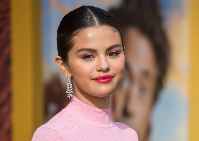 Selena Gomez pokreće kozmetičku liniju: 'Trebamo biti zadovoljni onim što jesmo i kako izgledamo. Ne definiraju nas fotografija, lajk ili komentar'