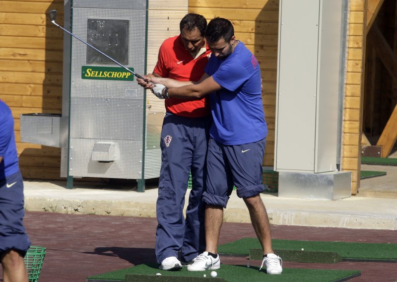 Dražen Ladić podučavao klince - golfu!
