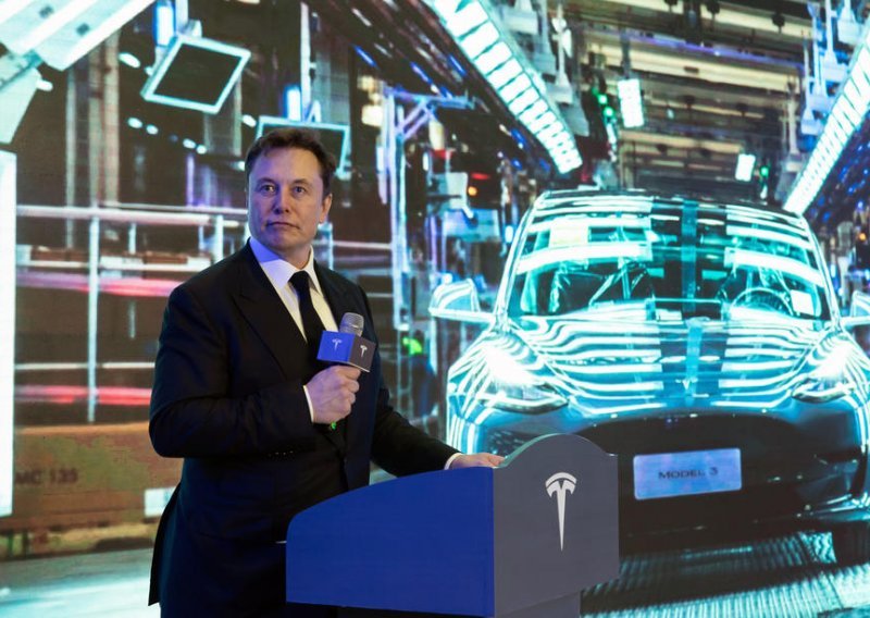 Elon Musk kaže da će Teslini automobili uskoro razgovarati s putnicima