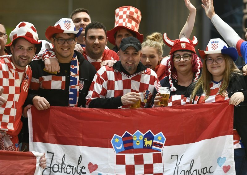 Uvjerljiva pobjeda Hrvatske na tribinama; naši navijači dominirali dvoranom u Grazu