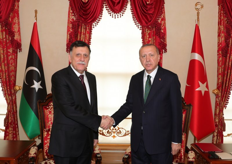 Turska će Haftaru 'dati lekciju' ako ne prestane ofenzivu u Libiji