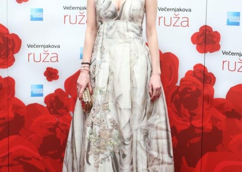 Jelena Rozga zablistala u haljini iz H&M-a