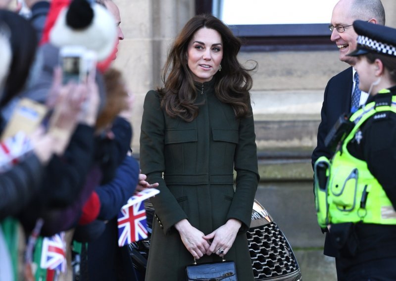 Teško se odlučiti koja je ljepša: Londonski brend koji je osvojio Kate Middleton oduševljava svojim elegantnim torbicama