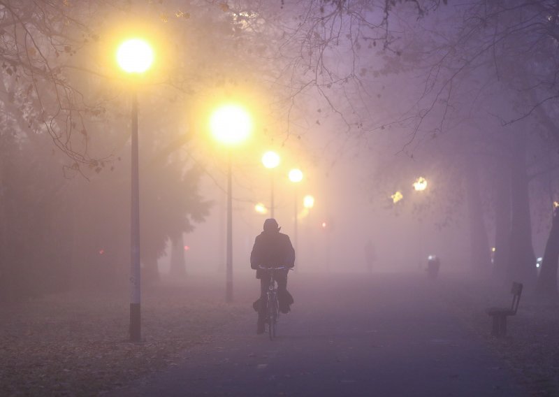 Zrak je i dalje žestoko zagađen, a upozorenja građanima nema. Stručnjakinja objašnjava kad bi nas trebali upozoriti