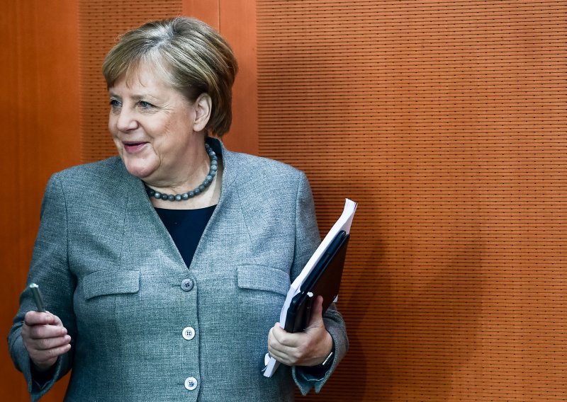 Merkel: Njemačka je u jedinstvenoj i izvanrednoj situaciji zbog koronavirusa