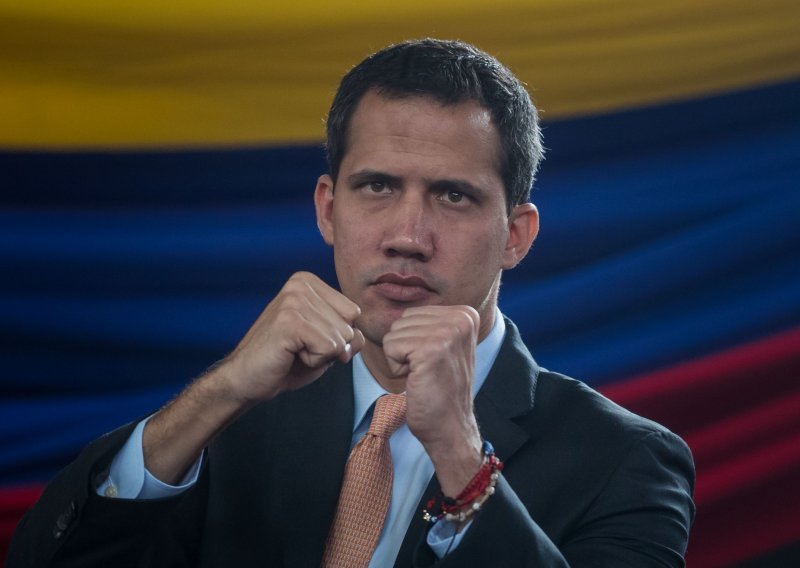 U Venezueli pucali na oporbene zastupnike