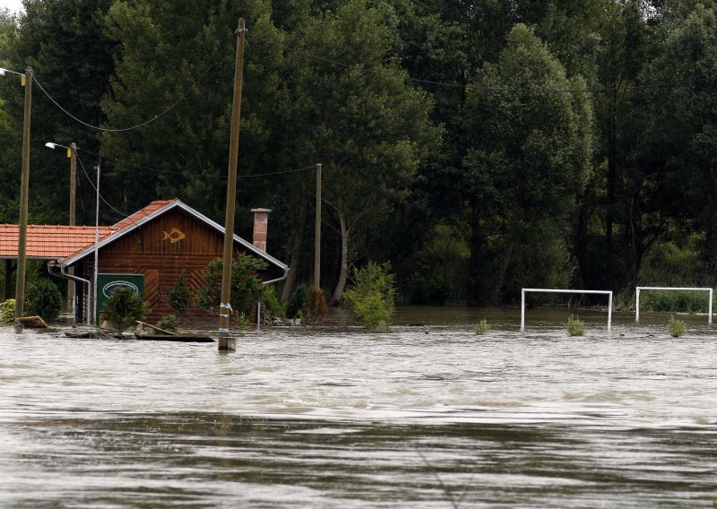 Vodostaj Mure počeo polako padati