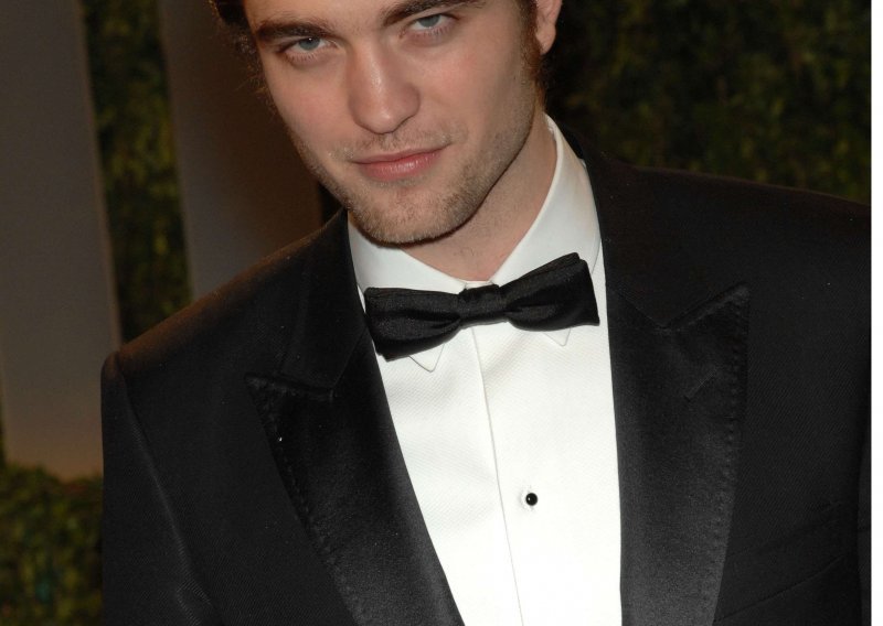 Robert Pattinson glumit će sina Angeline Jolie