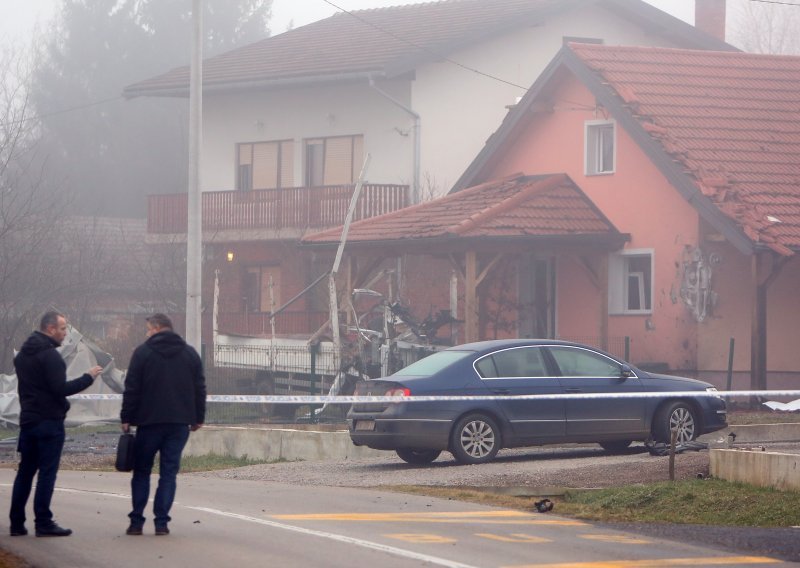 Kod Karlovca eksplodirao parkirani kamion, promet županijskom cestom u prekidu, jedna osoba poginula