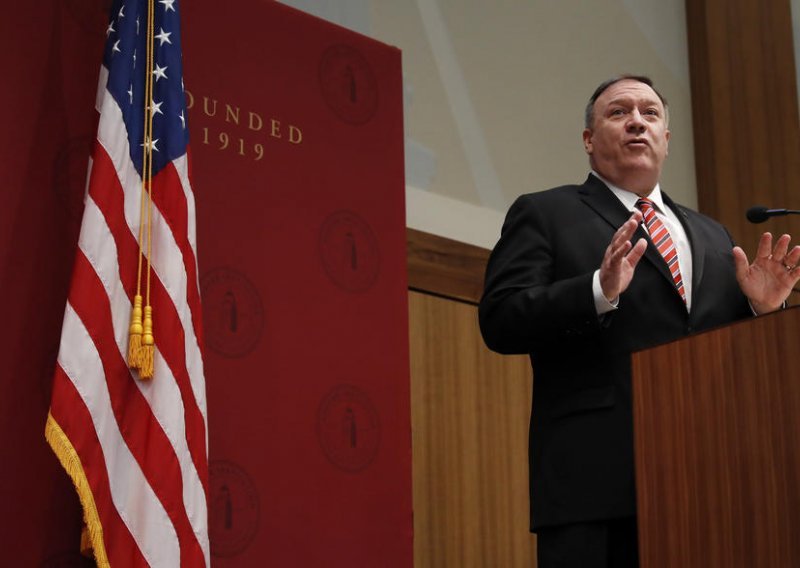 Pompeo govori o 'virusu iz Wuhana' i ljuti Kinu