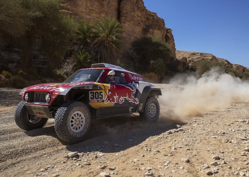 Španjolac Carlos Sainz treći put osvojio reli Dakar; Amerikanac Ricky Brabec ispisao povijest