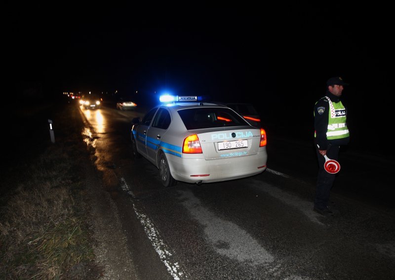 Tijelo nepoznate osobe noćas pronađeno na cesti prema Čazmi, promet zatvoren