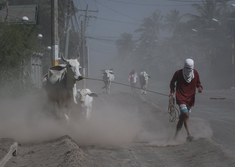 Preko 162 tisuće ljudi evakuirano na Filipinima zbog vulkanske erupcije