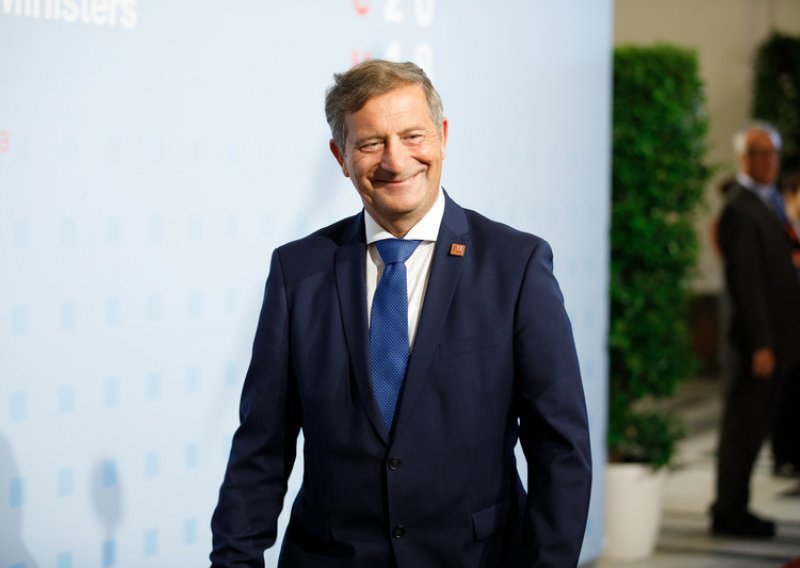 Erjavec više nije predsjednik DESUS-a, odstupit će s ministarske dužnosti