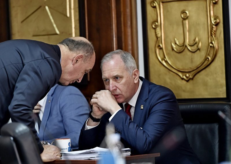 Pale teške riječi oko Marjana: Oporba bi ga predala državi, nervozni Opara ne želi potpisati