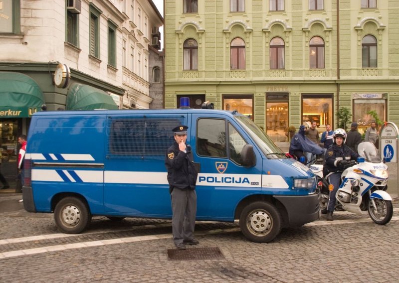 U trostrukom sudaru u Sloveniji stradao i hrvatski autobus, bez težih posljedica
