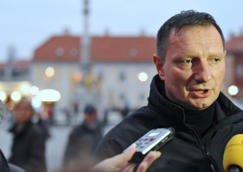'Pozivam predstavnike vlasti u Vukovar. Nek budu na začelju kolone'