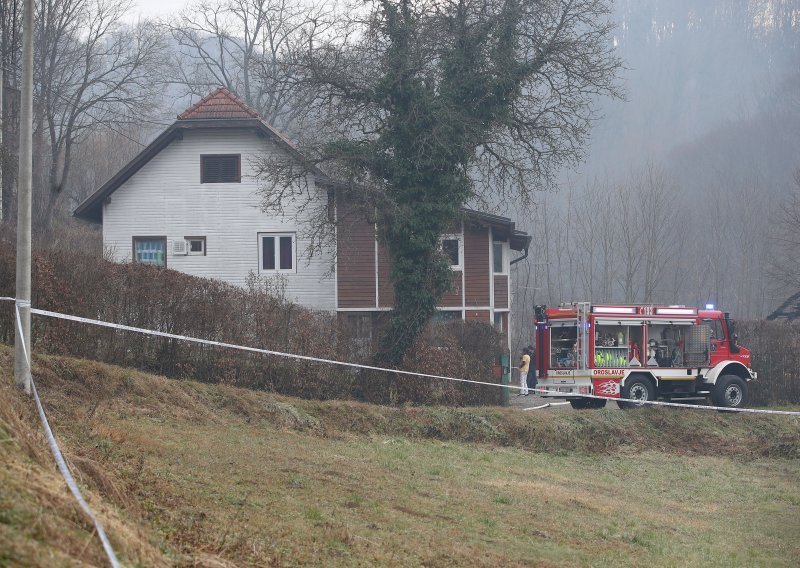 Prodaje se kuća u Andraševcu kraj koje je izgorio objekt sa šestero staraca