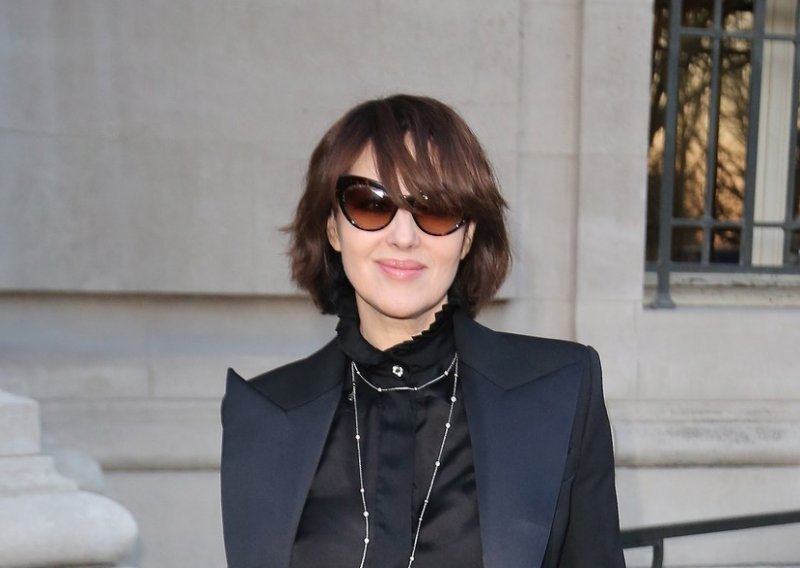 Monica Bellucci oličenje je glamura na pariškom Tjednu mode
