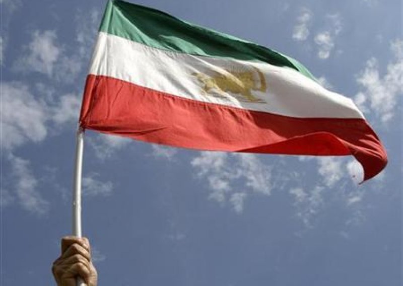 Iran troje Amerikanaca optužio za špijunažu