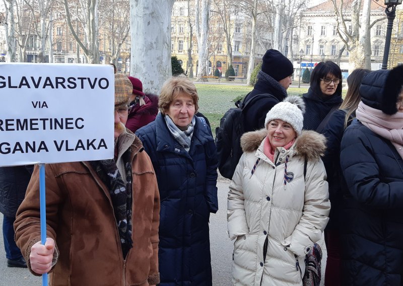 [VIDEO] 'Mnogo godina kolače ti nosila...': Bandića izviždali aktivisti, zatim došli i u sudnicu, s njima i Dario Juričan