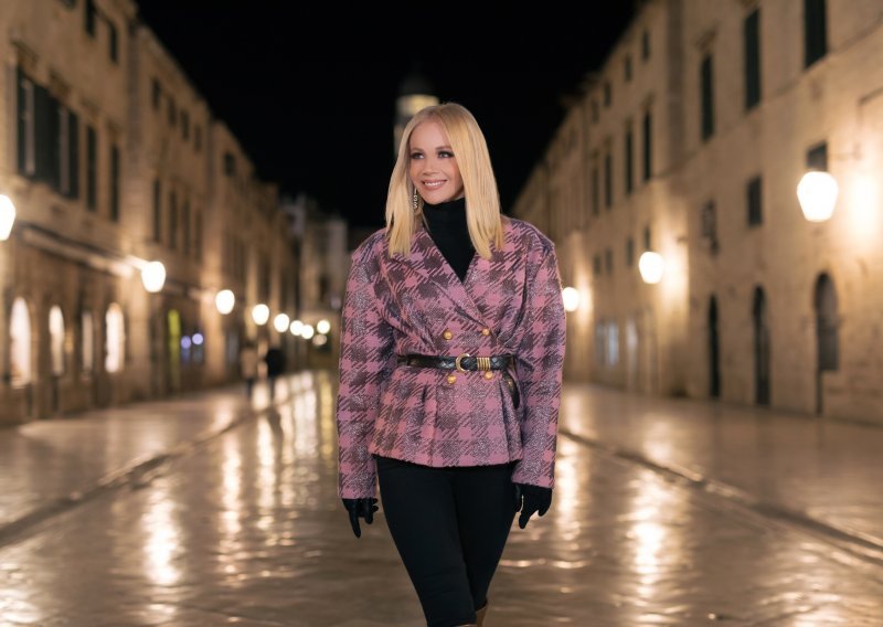 Jelena Rozga je ponovo aktivna: Predstavila svoje 'Sveto pismo'