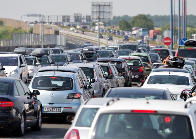 Višekilometarske kolone na autocestama