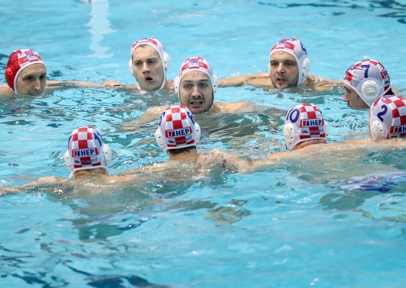 Ništa od brončane medalje; potpuni i neobjašnjiv raspad hrvatskih vaterpolista protiv Crne Gore