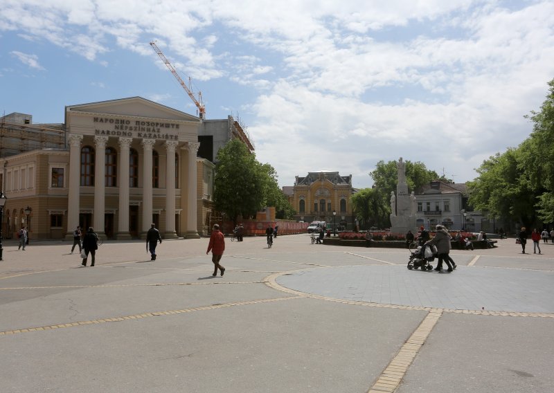 Subotička bolnica hrvatski i mađarski naziv institucije u dokumentu napisala ćirilicom