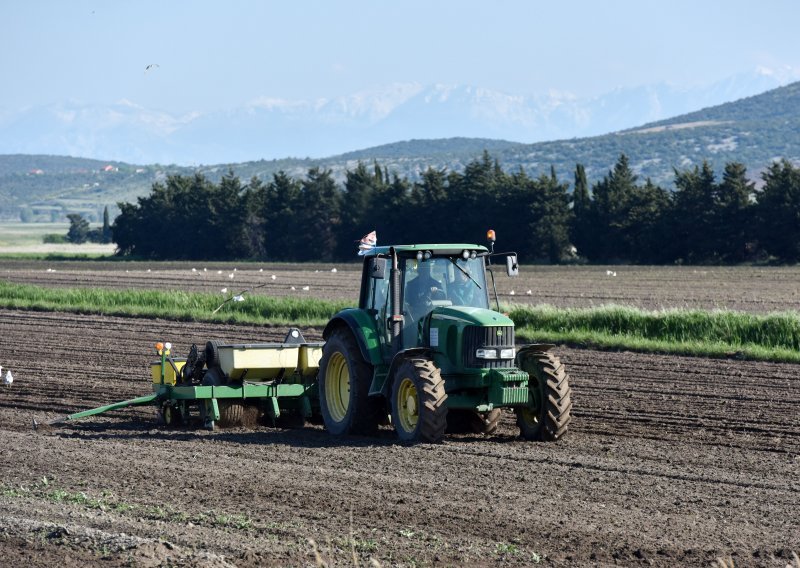 Pokušao preko interneta kupiti traktor pa ga prevarili