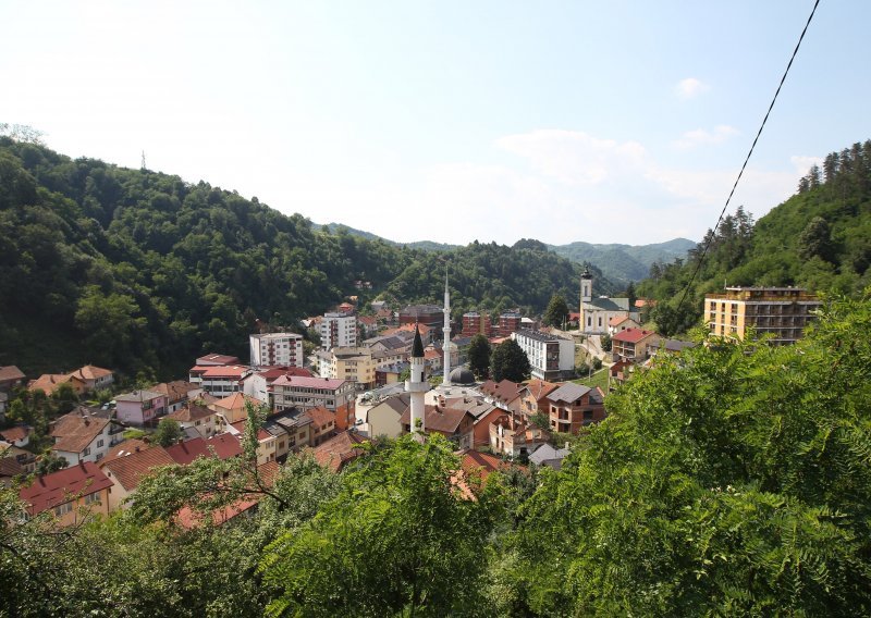 Bošnjaci u Srebrenici prosvjedovali zbog nacionalističkih provokacija u školi