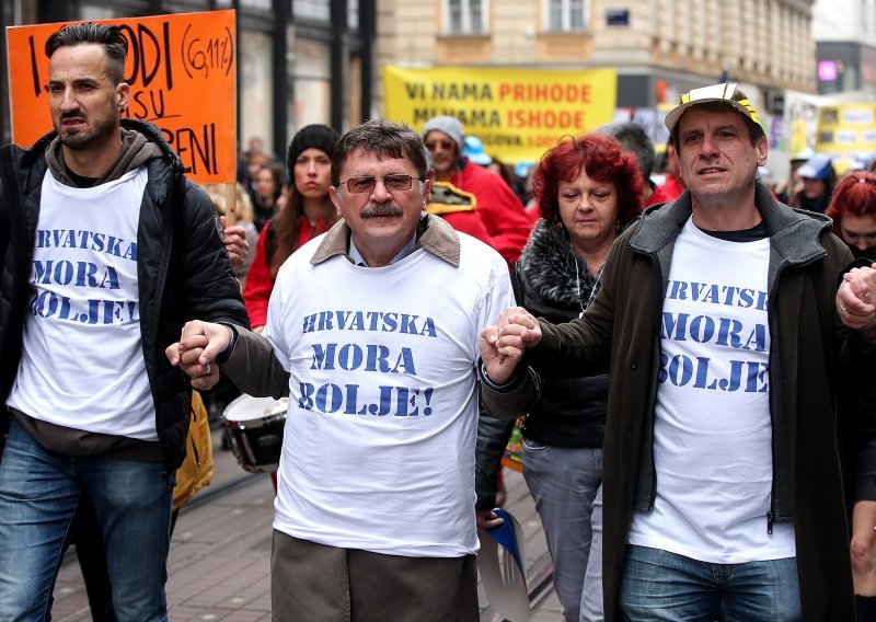 Prosvjetarima stigle prve plaće nakon štrajka, evo koliko su novca više dobili