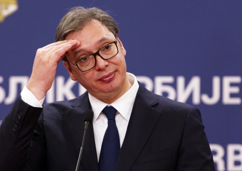 Vučićevim naprednjacima i dalje više od 50 posto potpore