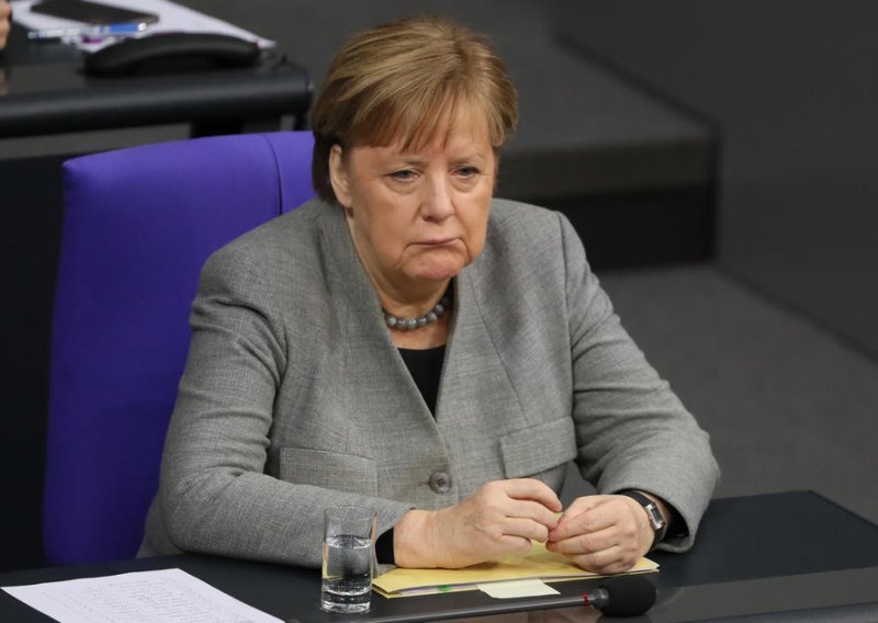 Merkel o izboru premijera pokrajine Tirinške: Ovaj događaj je neoprostiv i rezultat mora biti poništen