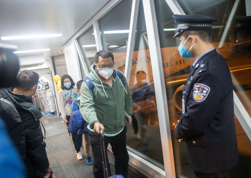 U Kini je od koronavirusa umrlo 259 ljudi, a broj zaraženih ubrzano raste dok Hrvati u Wuhanu još čekaju evakuaciju