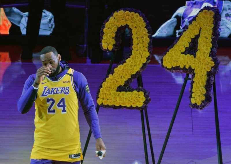Neizmjerna tuga u Los Angelesu; Lakersi se oprostili od Kobea: Mamba out...