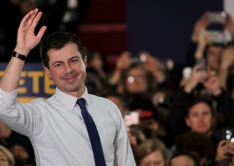 Na predizborima u Iowi vodi Pete Buttigieg