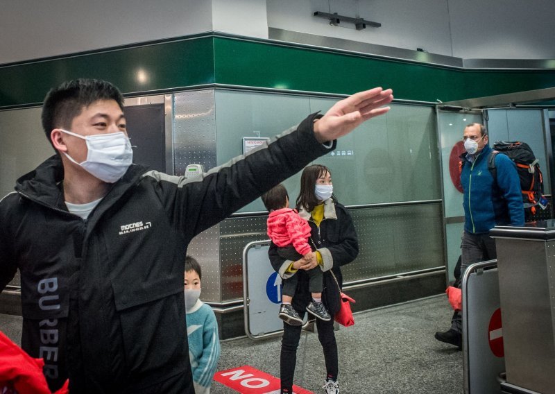 Kina izvještava o 65 novih smrtnih slučajeva u jednom danu, na japanskom kruzeru desetak zaraženih